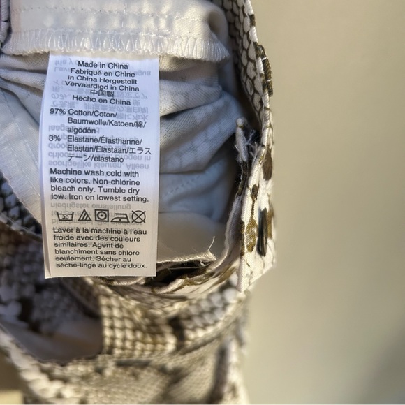 J Crew ~new ~Kickout Crop High Rise Pants in Green Snakeskin size 28 - Picture 10 of 16